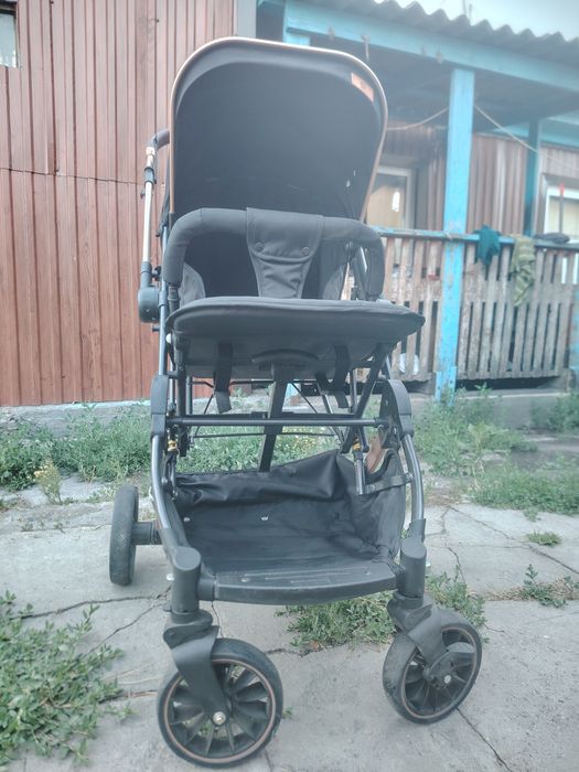 Хорошая коляска NEW LUX для прогулок.