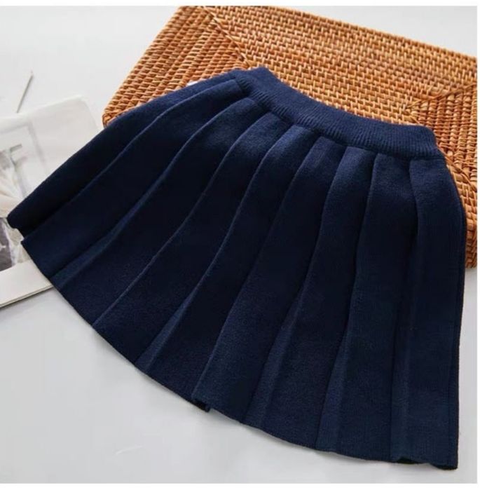 Продам новый костюм для школы.