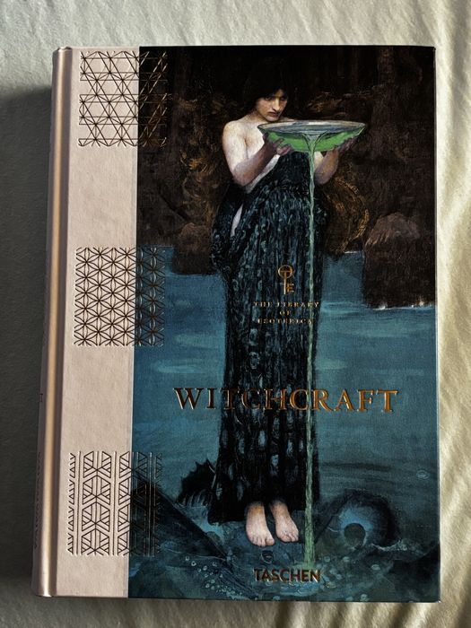 Taschen: Witchcraft – книга на Ташен (твърди корици)