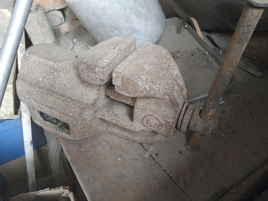 Продам тиски срочно