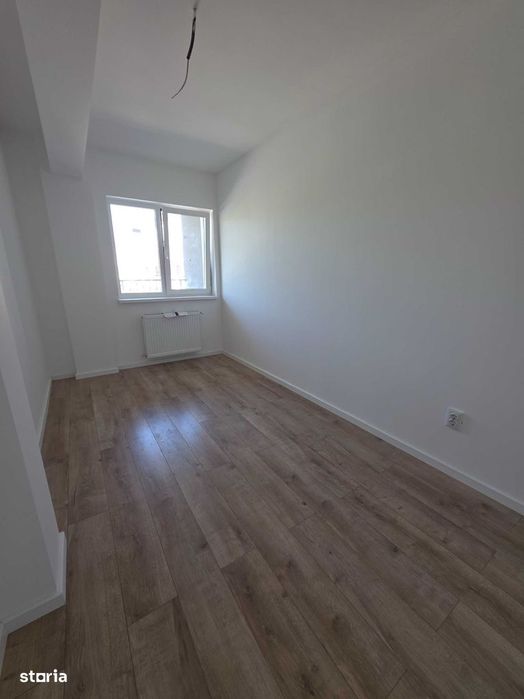 Apartament 2 camere, balcon, etaj intermediar, Terra — fotografia 3