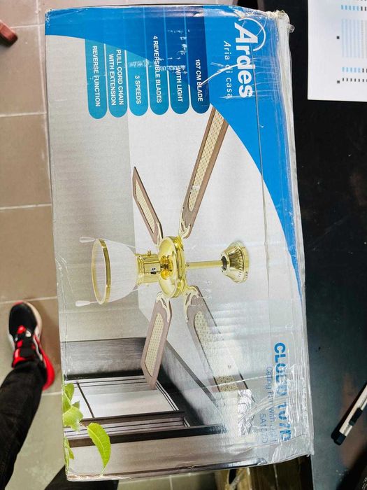 Ventilator de tavan ARDES AR5A107D cu 4 pale și lumină