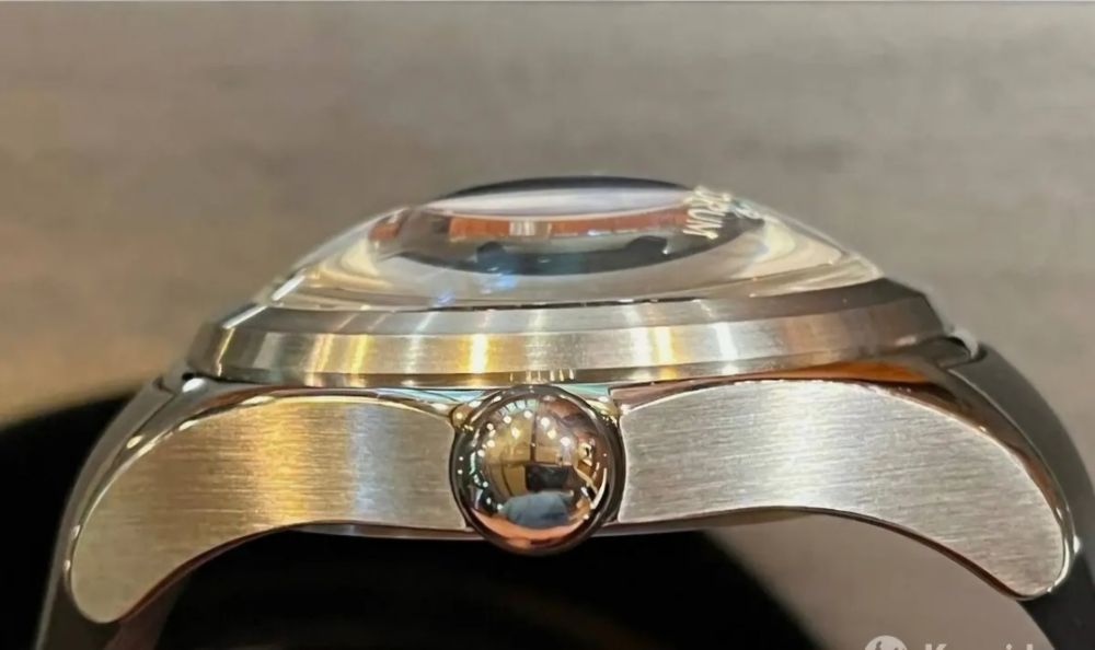 Продам часы корум бабл часы. CORRUM BUBBLE WATCH original новый.