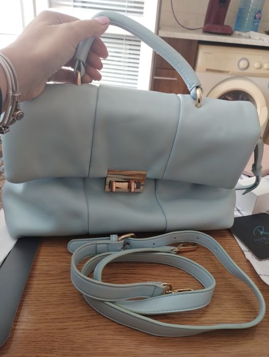 Страхотна чанта в млечно син цвят