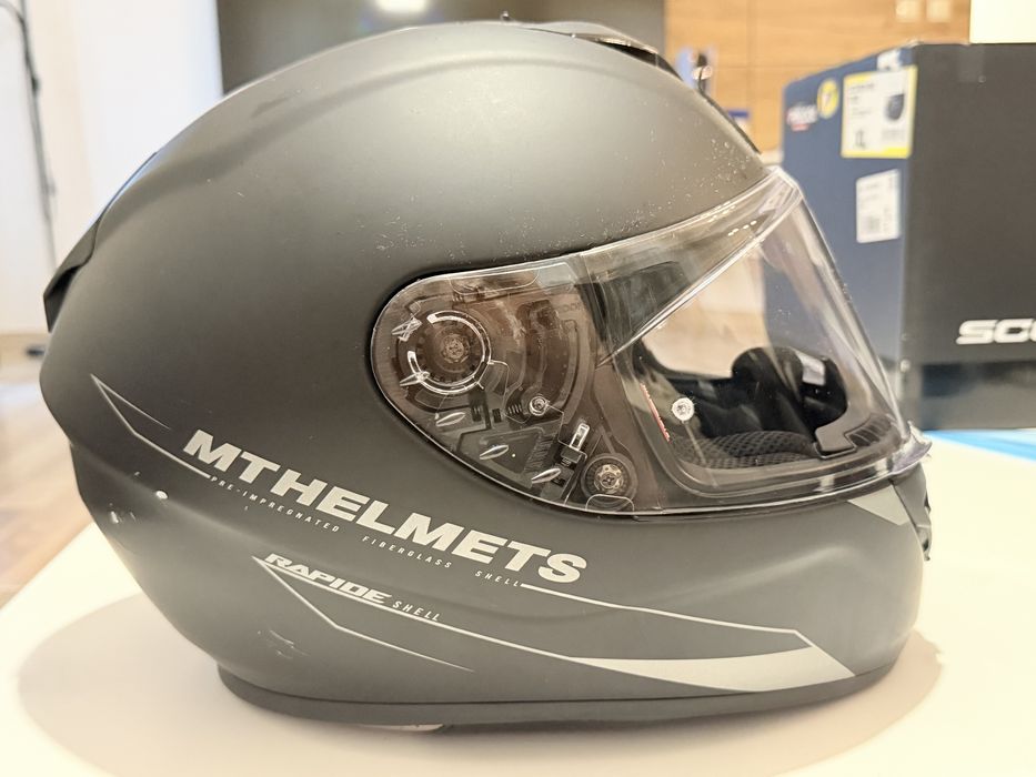 Продавам мотоциклетна каска MT Helmets Rapide – XL (61–62 см)