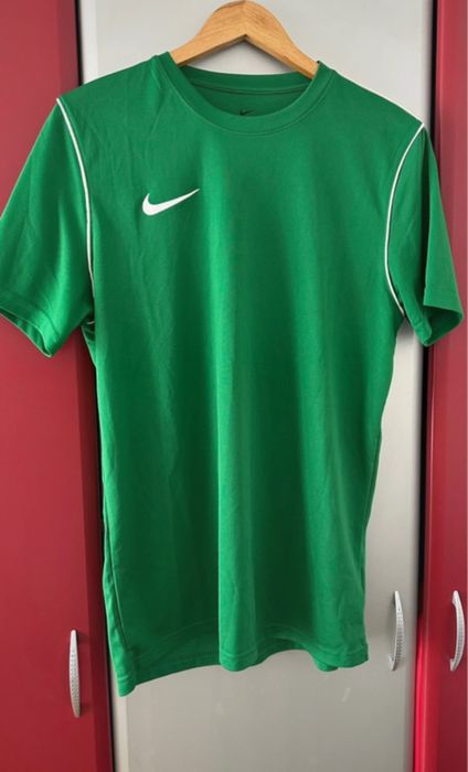 41 Tricou Nike DriFit