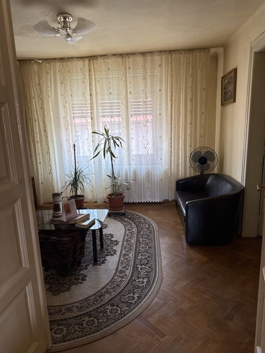Casă de vânzare în zonă centrală – 3 apartamente cu CF separat – ideală pentru investiție