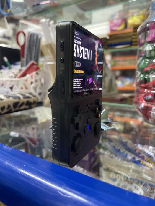 Продам игровую приставку R36s