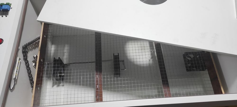 Инкубатор на 112 куриных яиц