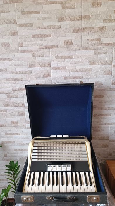 Акордеон - Weltmeister - 60 баса - Made in GDR