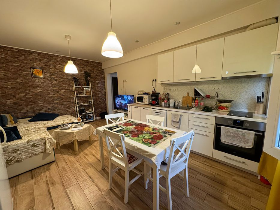 Дава се под наем Тристаен апартамент в Плевен, Идеален център - 65 кв.м за 127000 € - Снимка #4