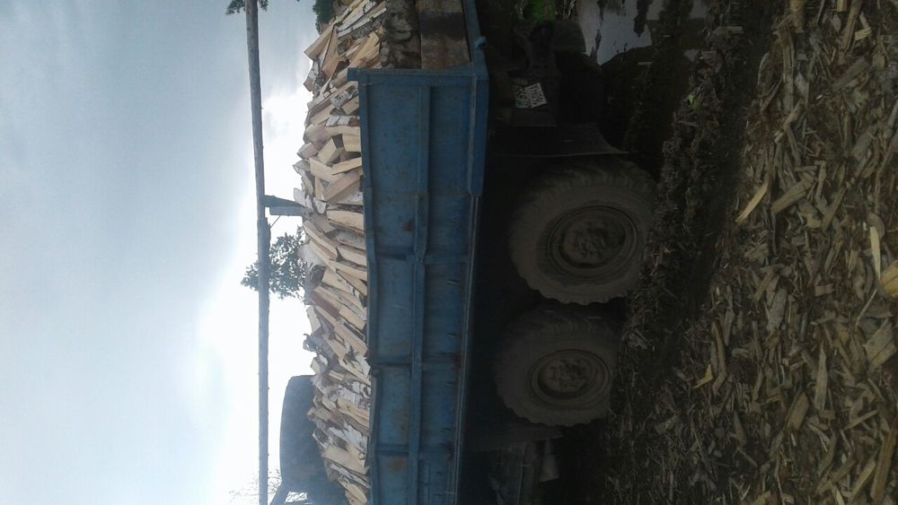 Продам дрова машины Уаз  и Зил 131 и уаз