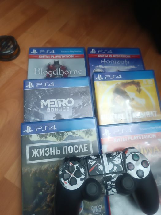 Продам PS 4 в отличном состоянии