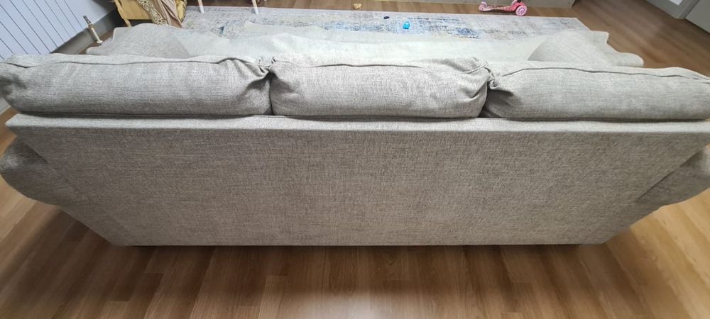 Диван трехместный в хорошем состоянии