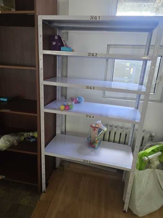 Разпродажба на метални стелажи