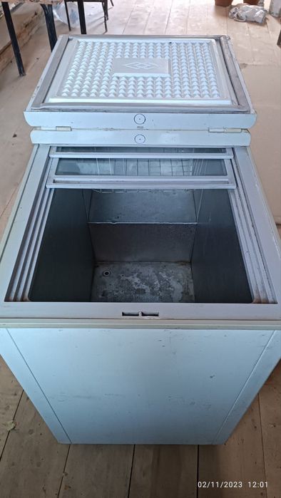 Muzqaymoq va salqin ichimlik muzlatgich