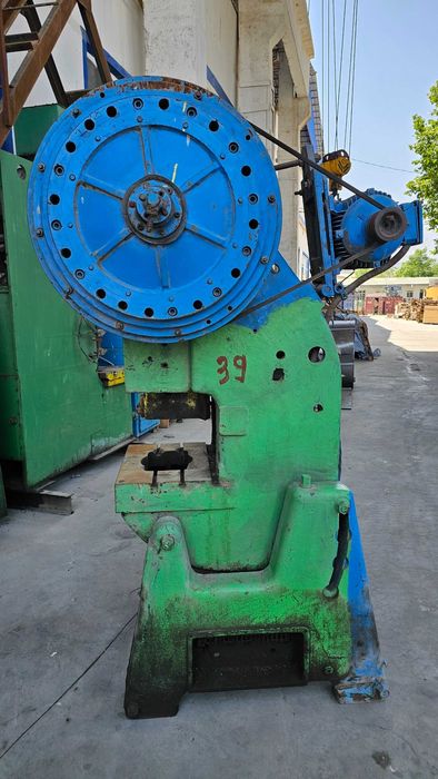 Sotiladi — 40 tonnalik pnevmatik press, narxi kelishiladi.