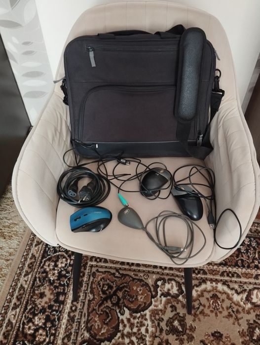 Чанта за лаптоп и приспособления