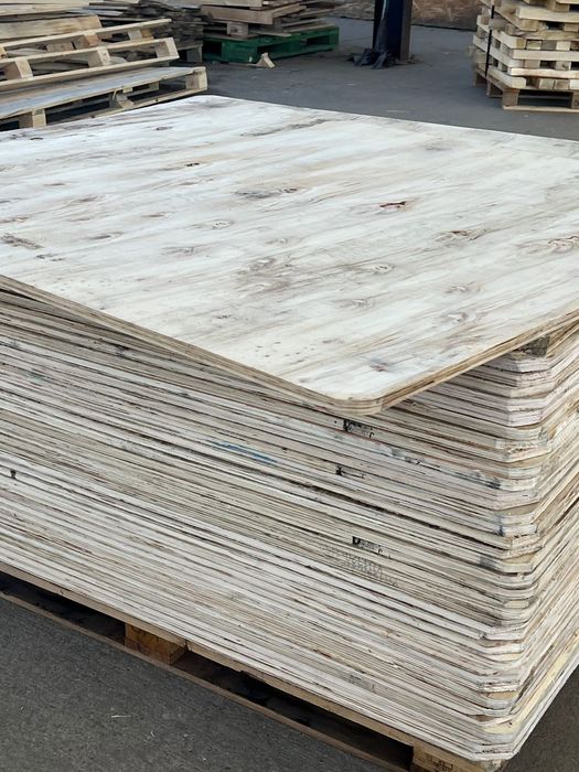Placaj utilizat, stare foarte buna.
Grosime 1.7 cm.  si 115x130 cm grosime 14mm
