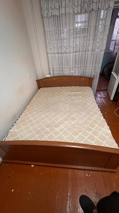 Продаём кровать  с матрасом и 2 кресла