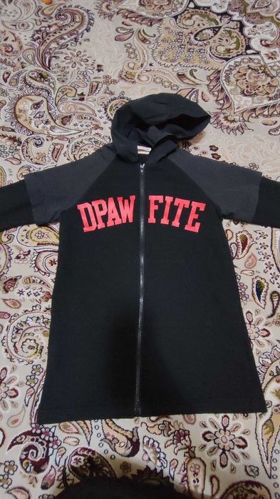 Продам удлиненную ветровку нм девочку