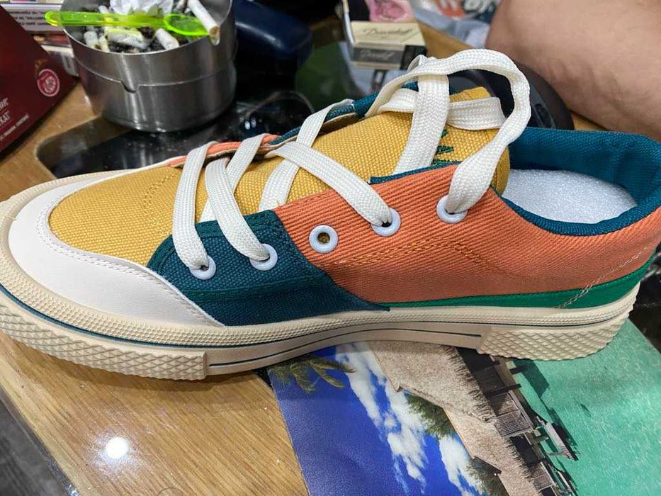 Чисто нови обувки ,много удобни и леки.