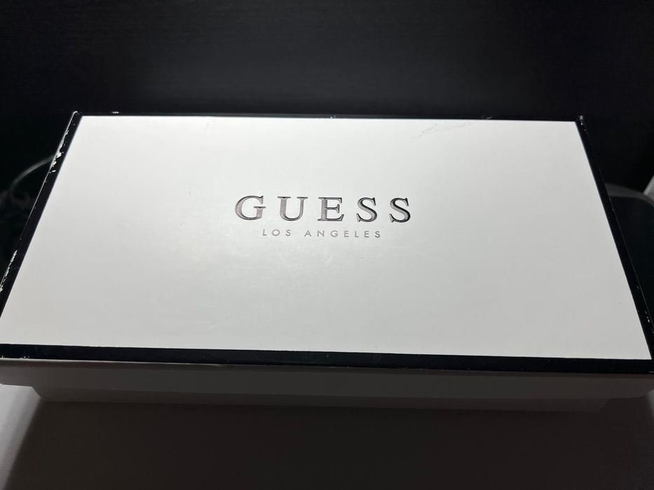 Ново голямо портмоне Guess