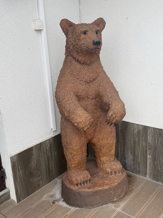 Продавам мечка статуя 1,60см.