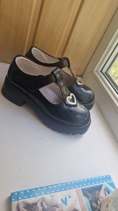 Продам туфли для девочки