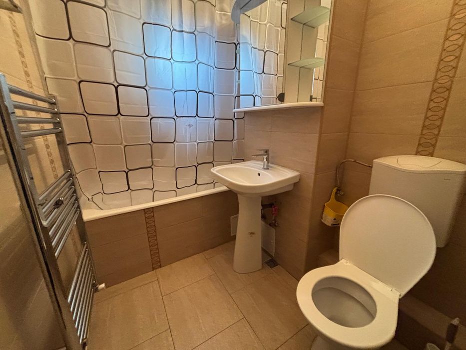 Închiriez apartament cu 3 camere  confort 1