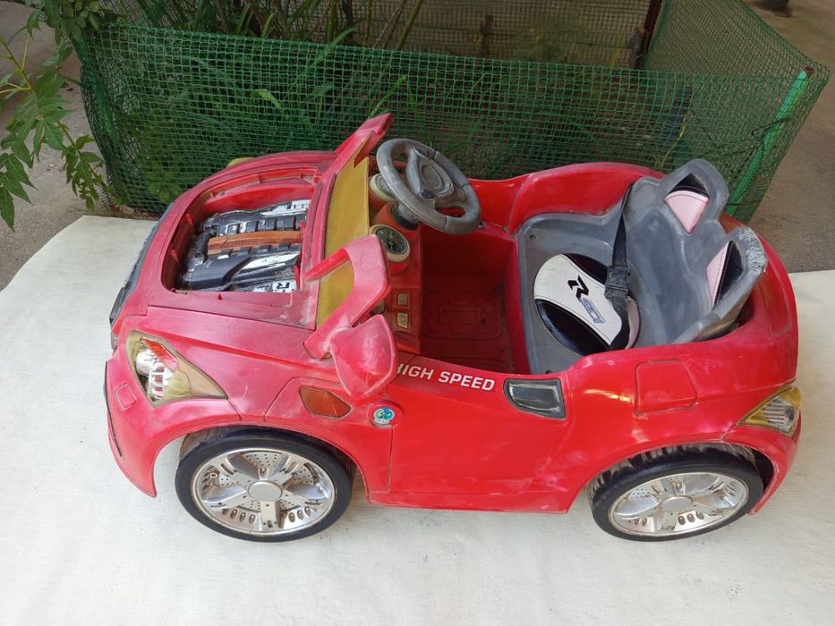 Продам детскую машину.