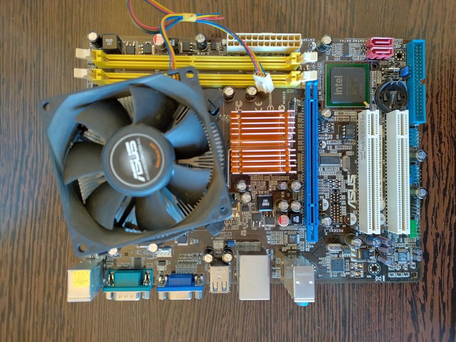 Placa ASUS, socket 775 + Core2Duo E7300,testata