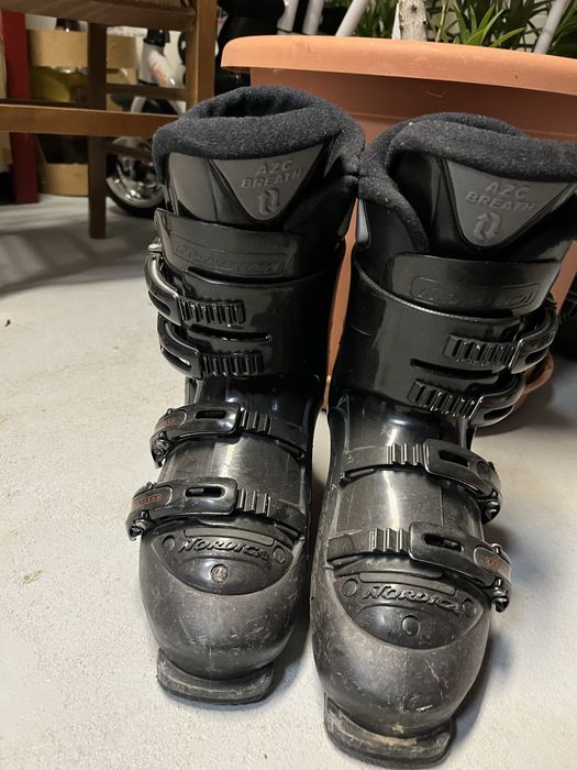 Clapari Nordica marime 40