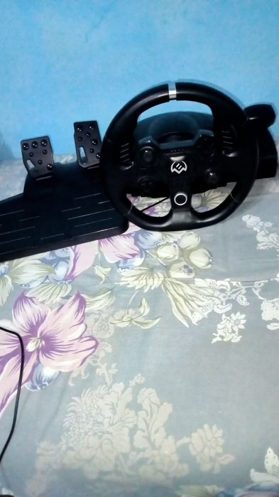 Игровой руль с пидалями