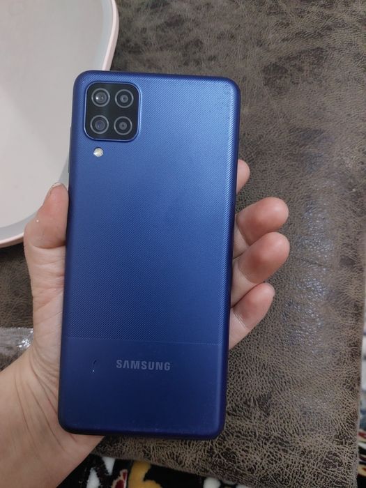 Телефон сотилади Samsung 12