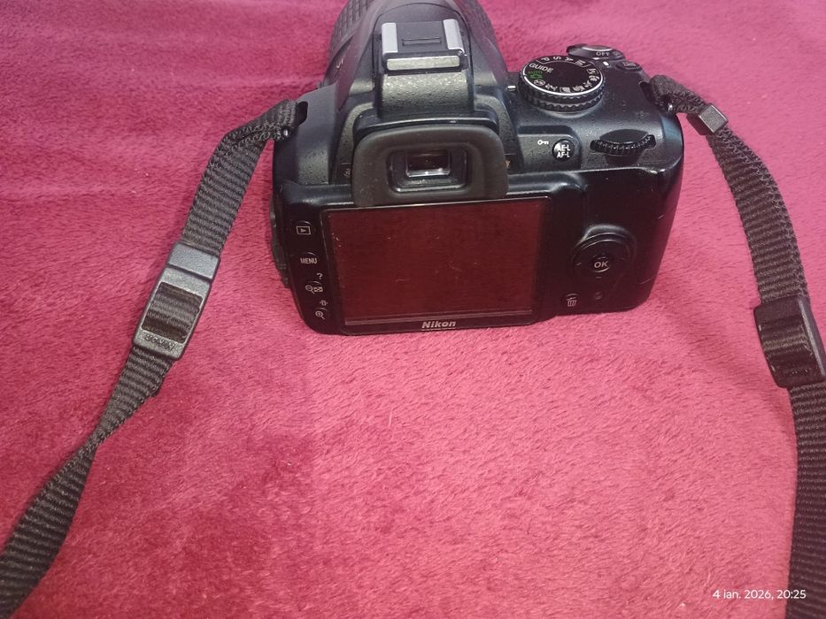 Aparat foto DSLR Nikon D3000, obiectiv 18-55 VR