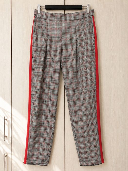 Pantaloni dama in carouri cu dunga rosie laterala