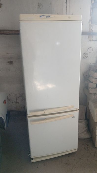 Продам двухкамерный  холодильник