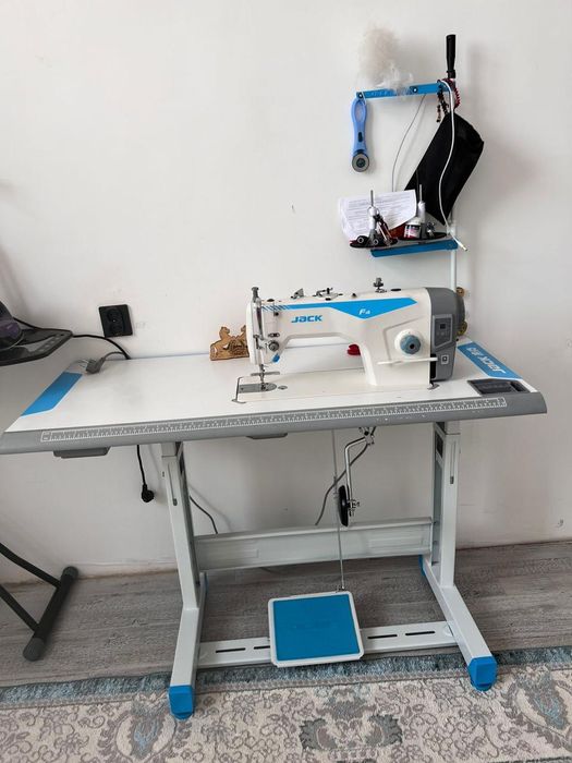 Швейная машина jack f4
