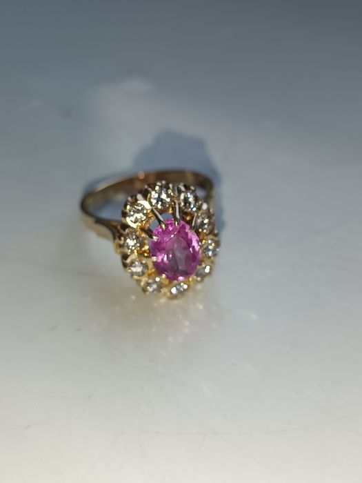 Продаётся бриллиантрвое кольцо Баку старзавод 750 пробы 7  граммов