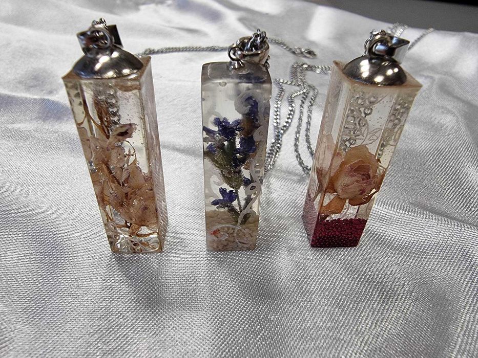 Бижута от смола и цветя