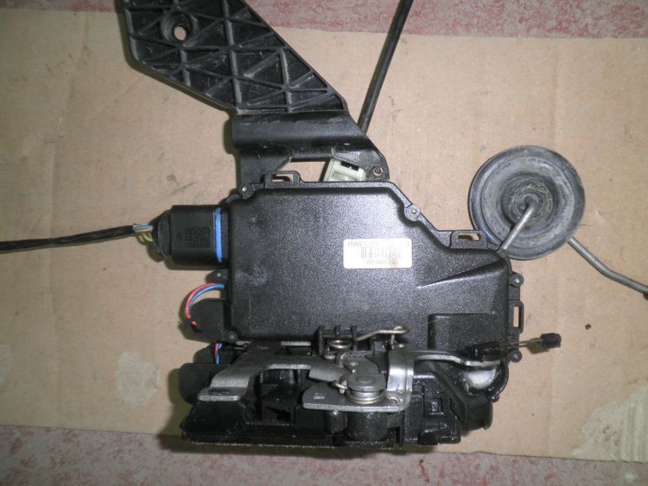 Incuietoare / Broasca Stanga Fata VW T5  3B1837015AQ