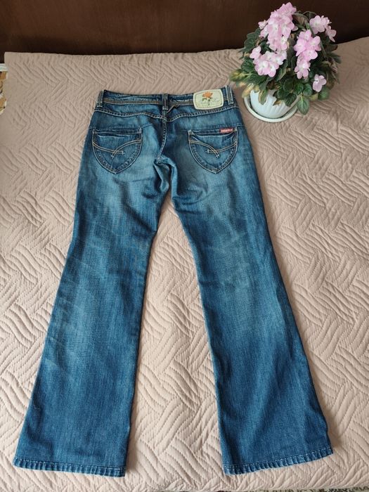 Два чифта дънки и горнище