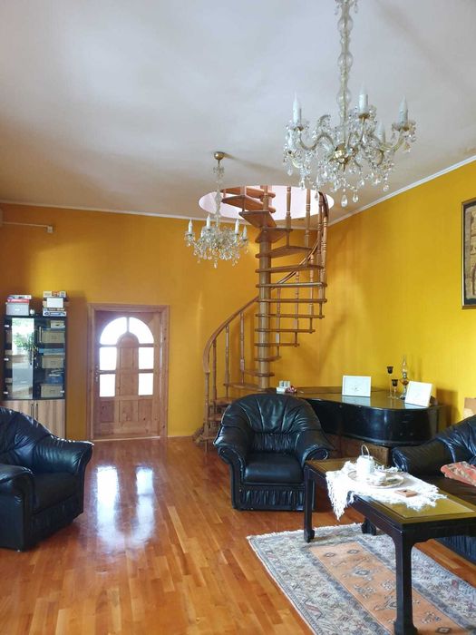 CASA/VILA/ de vanzare