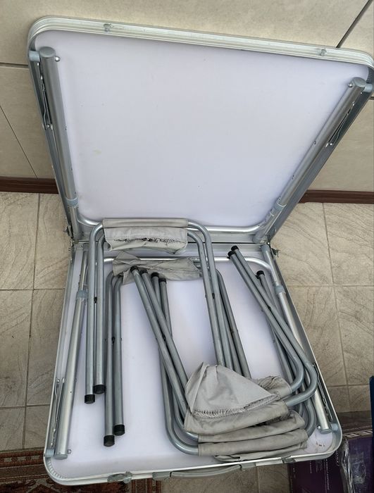 Складной стол и 4 стула