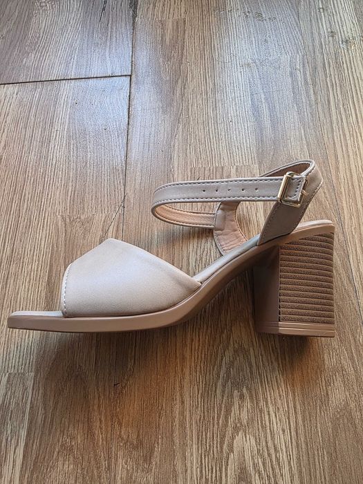 Дамски обувки с ток