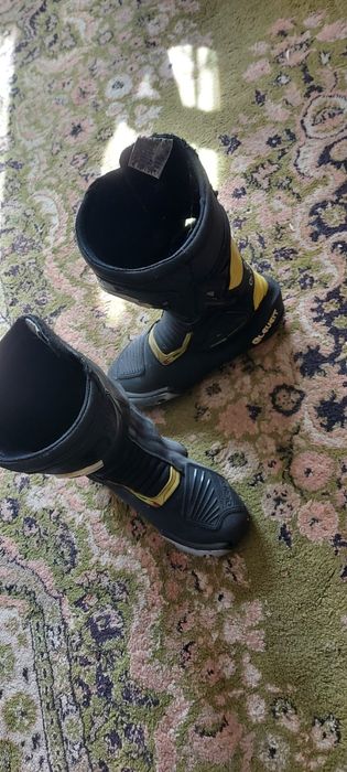 Vând echipament moto în stare bună