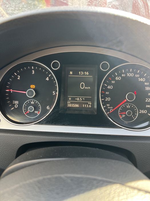Vând Passat 2l din 2010 codul motorului CBBB 170 de cai Motor defect pentru mai multe detalii sunați la 0746 700 de 51