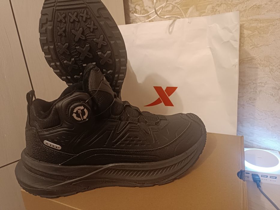 Продам зимние ботинки Xtep