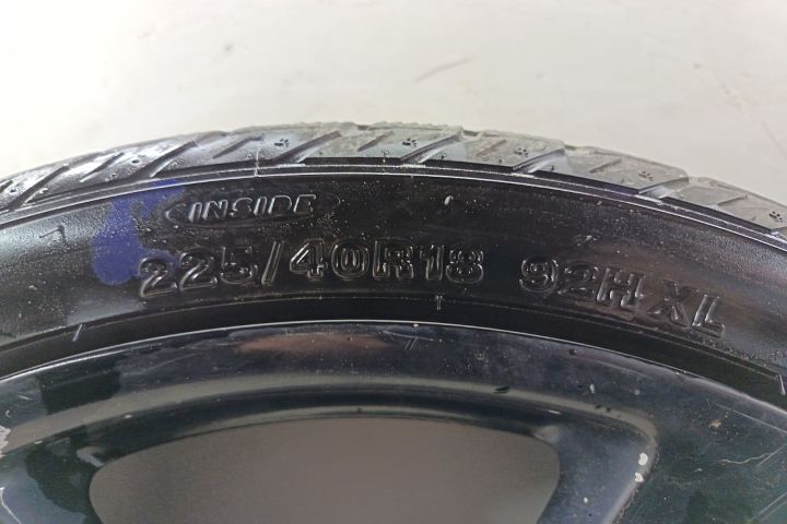 Set jante aliaj cu anvelope 225/40 R18 Iarna Greenlander 8.0Jx18H2 Et